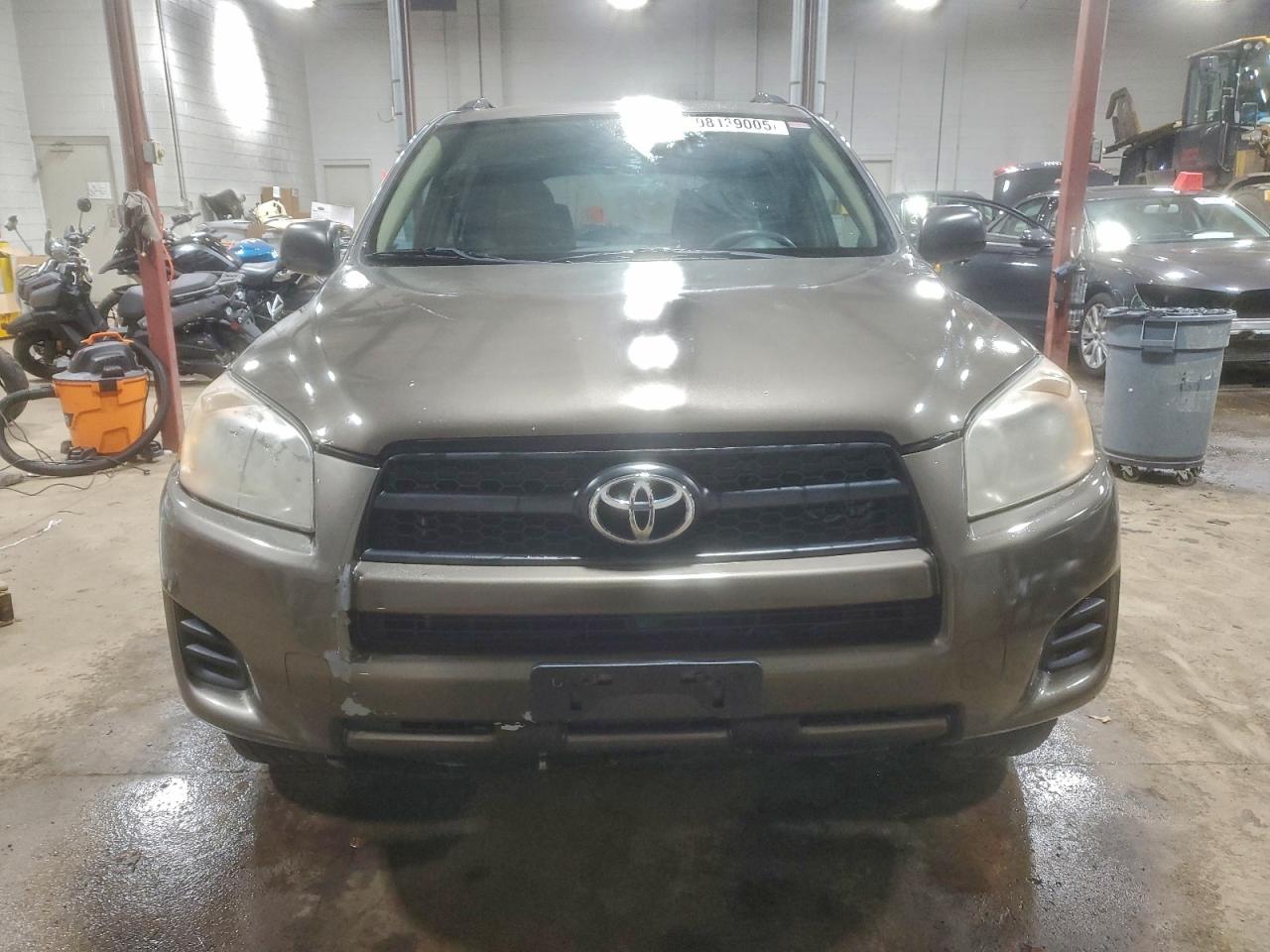 Toyota RAV4 Image 2