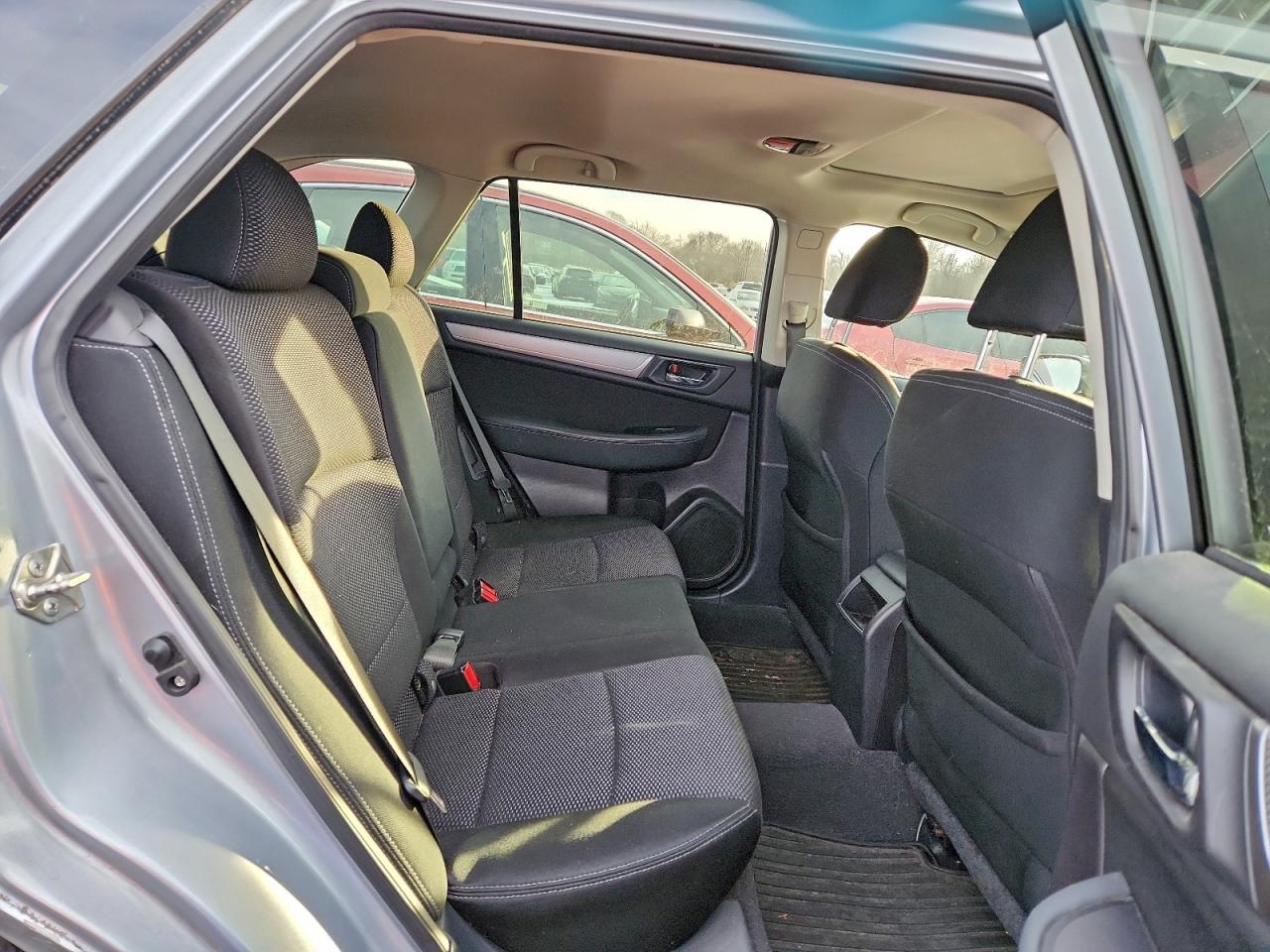 Subaru Outback 2.5i Premium Image 8