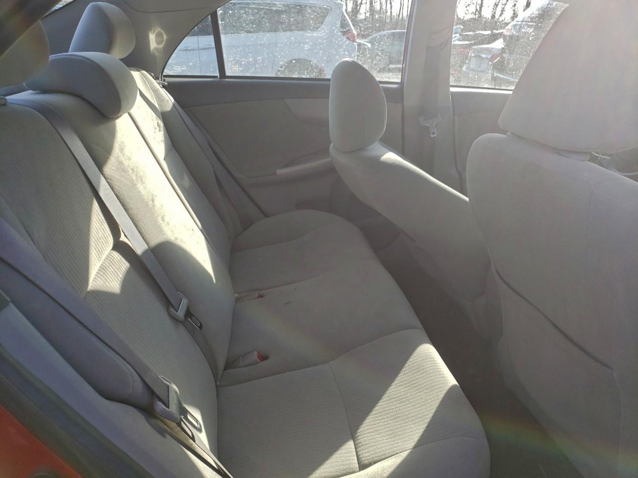 Toyota Corolla Base Image 11