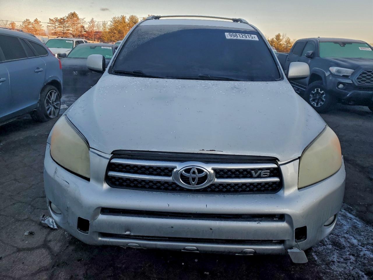 Toyota RAV4 Limited Image 6