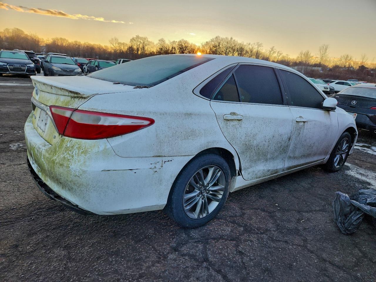 Toyota Camry Le Image 2