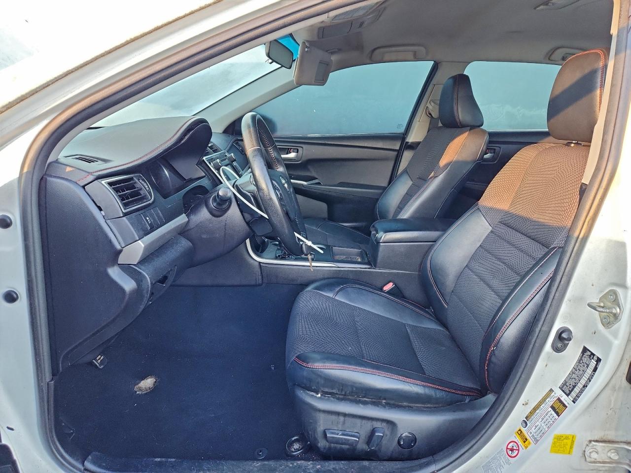 Toyota Camry Le Image 9