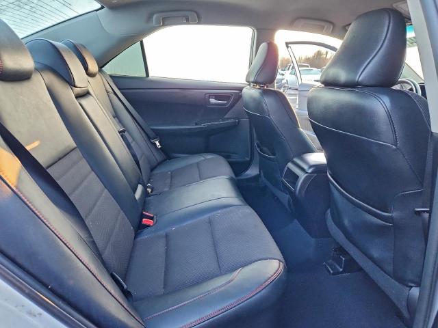 Toyota Camry Le Image 8