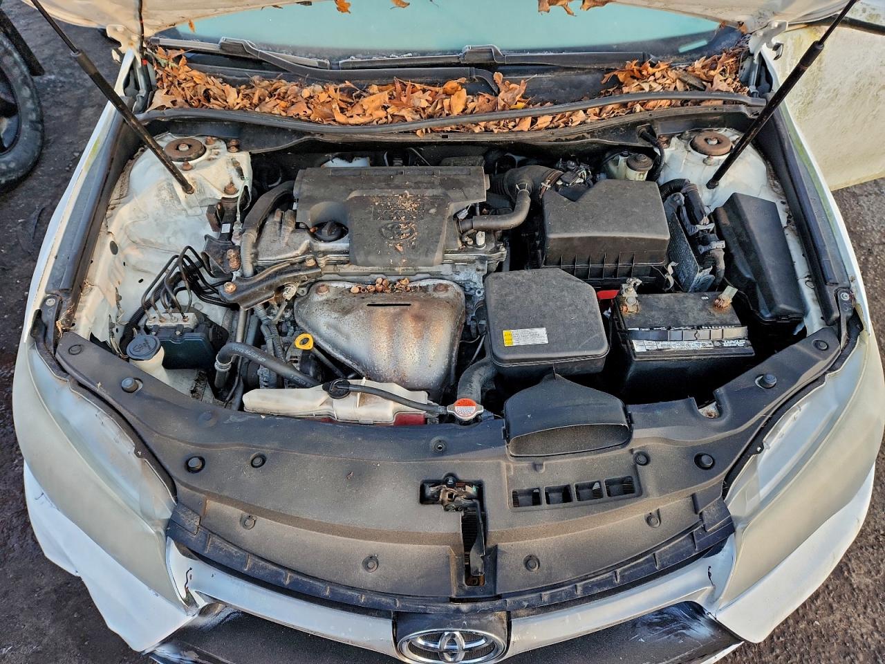 Toyota Camry Le Image 10