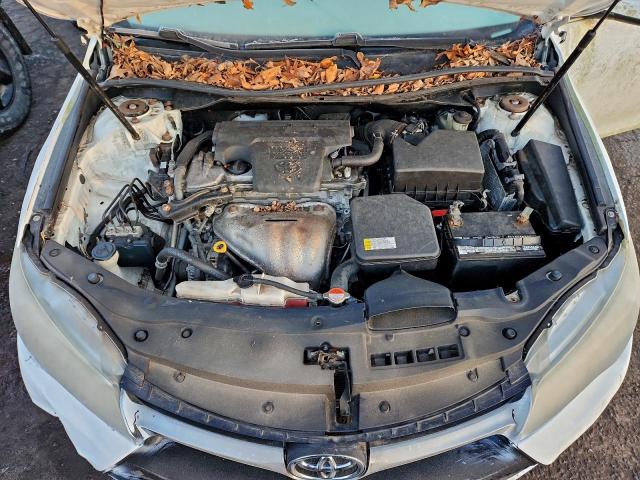 Toyota Camry Le Image 10