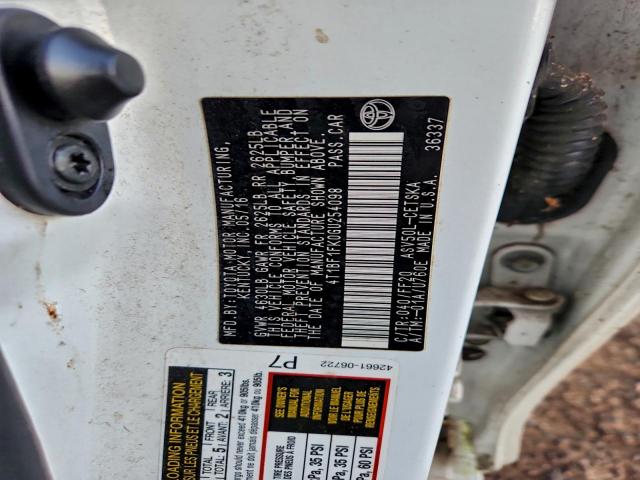 Toyota Camry Le Image 12