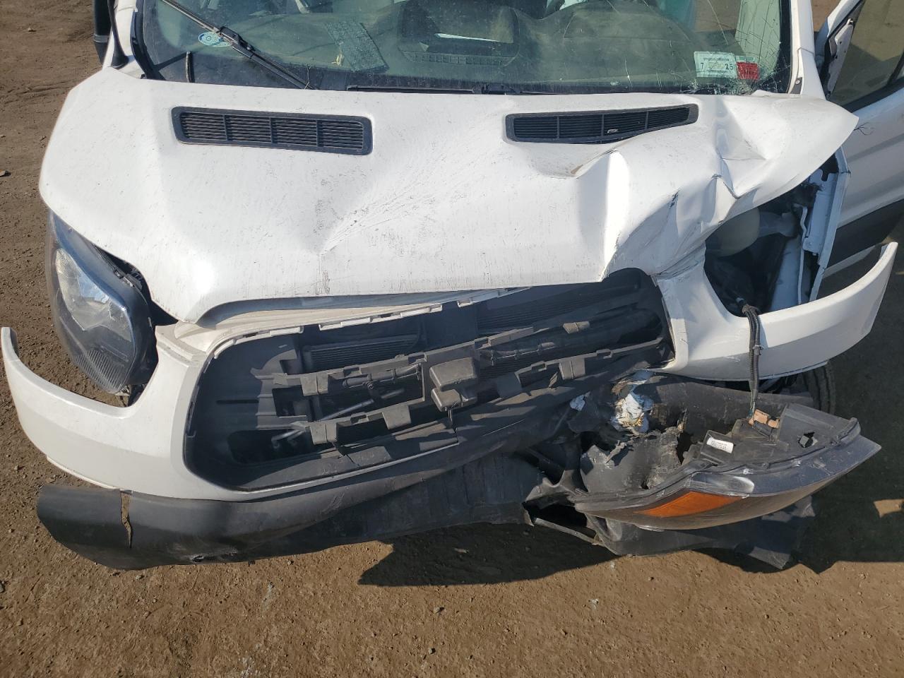 Ford Transit T-250 Image 12