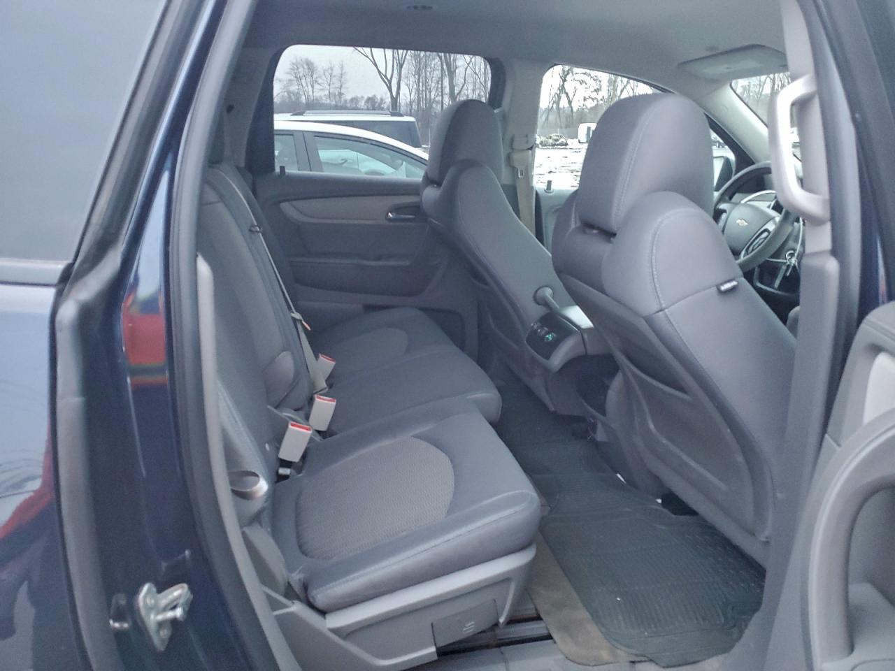Chevrolet Traverse Ls Image 11