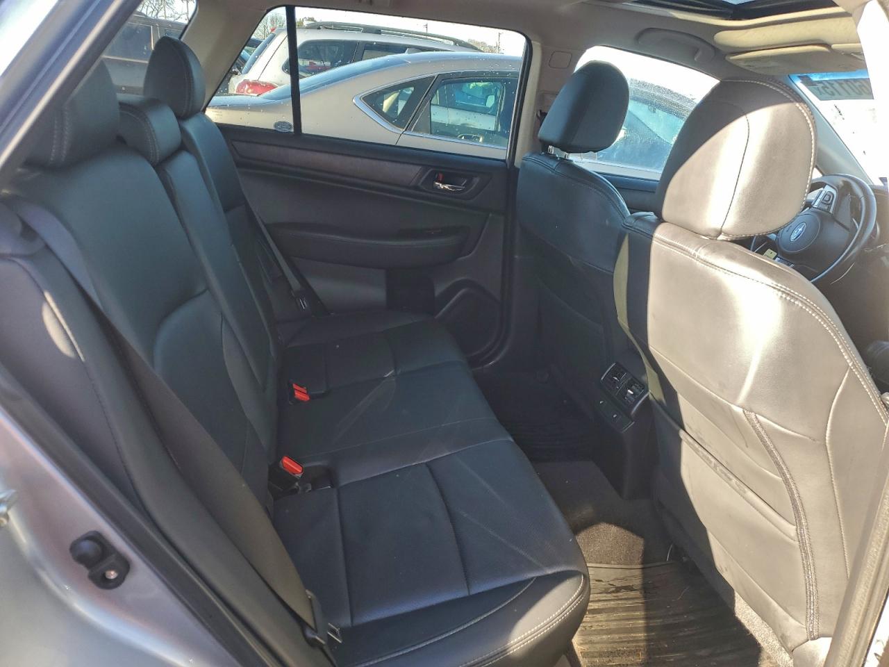 Subaru Outback 2.5i Limited Image 9