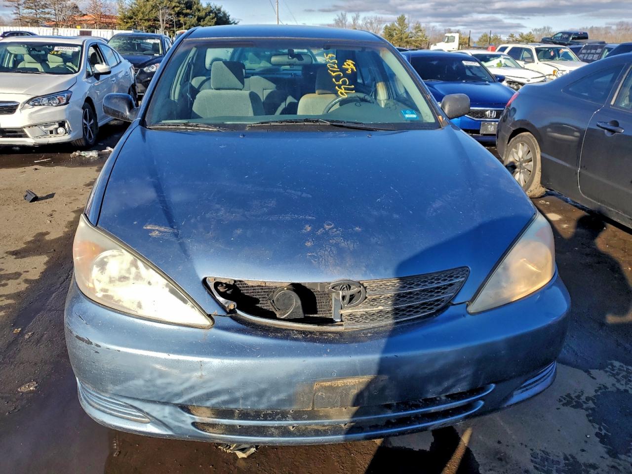 Toyota Camry Le Image 9