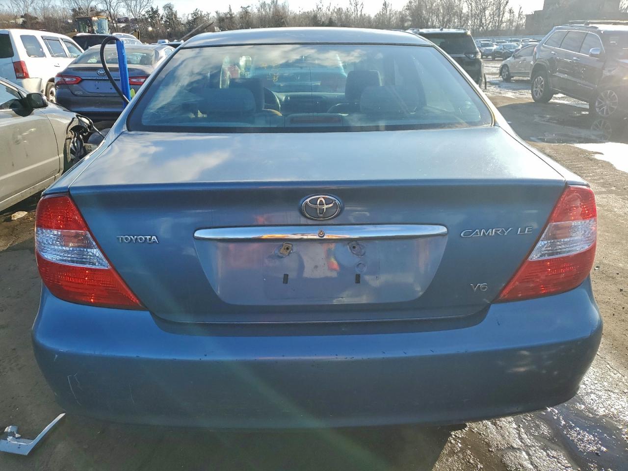 Toyota Camry Le Image 5