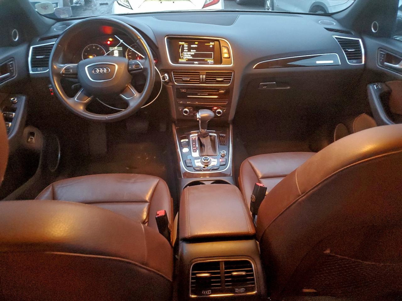 Audi Q5 Premium Plus Image 10