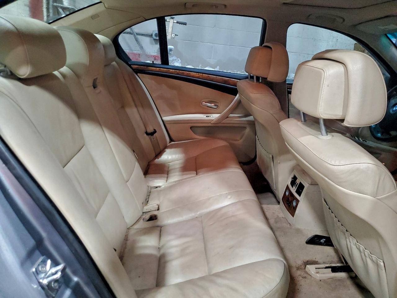 BMW 5 Series Xi Image 12