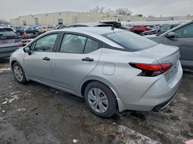 Nissan Versa S Image 2