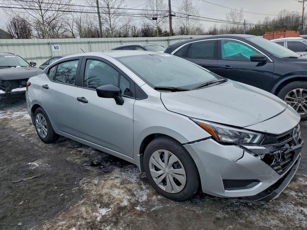 Nissan Versa S Image 11