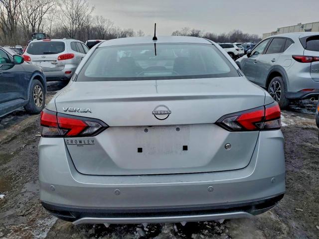 Nissan Versa S Image 5