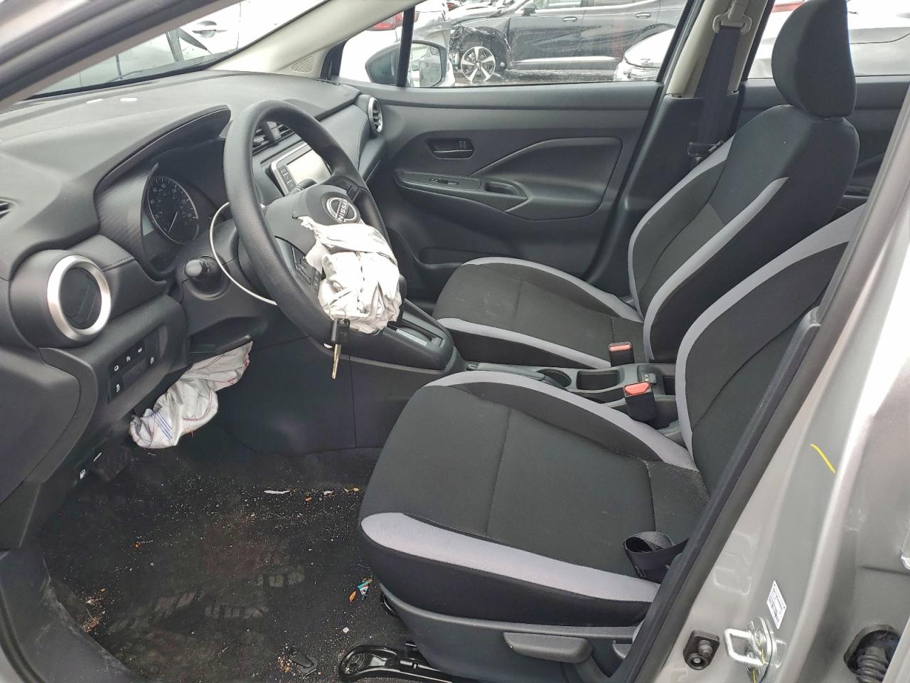 Nissan Versa S Image 4