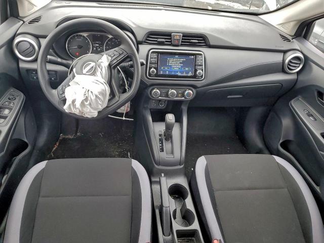 Nissan Versa S Image 8