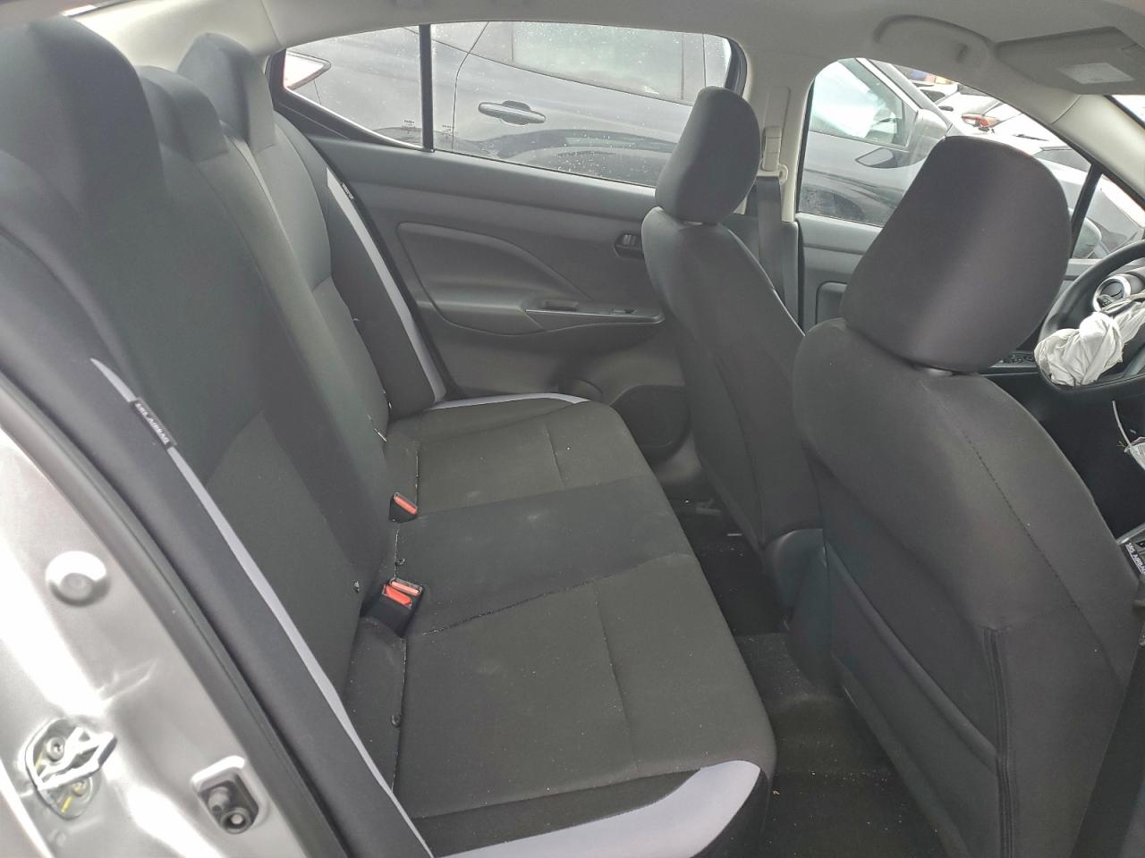 Nissan Versa S Image 9