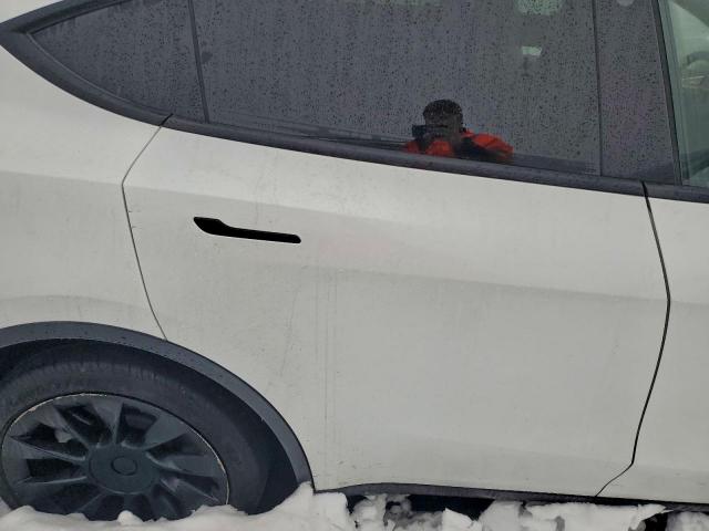 Tesla Model Y Image 9