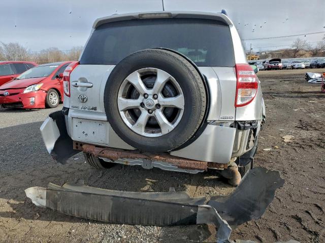 Toyota RAV4 Limited Image 12