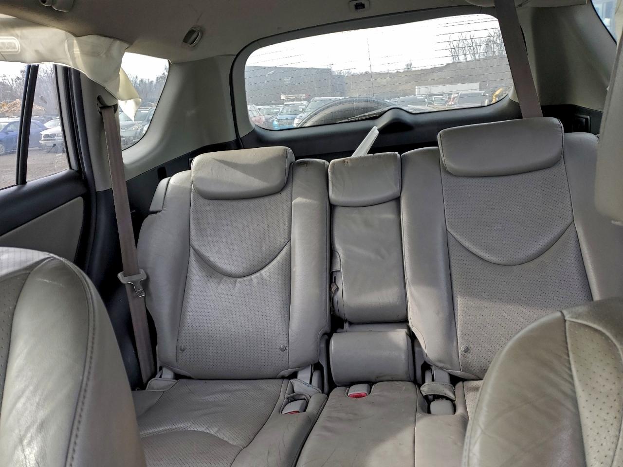 Toyota RAV4 Limited Image 8