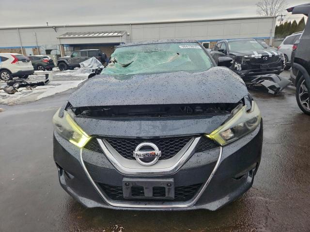 Nissan Maxima 3.5s Image 5