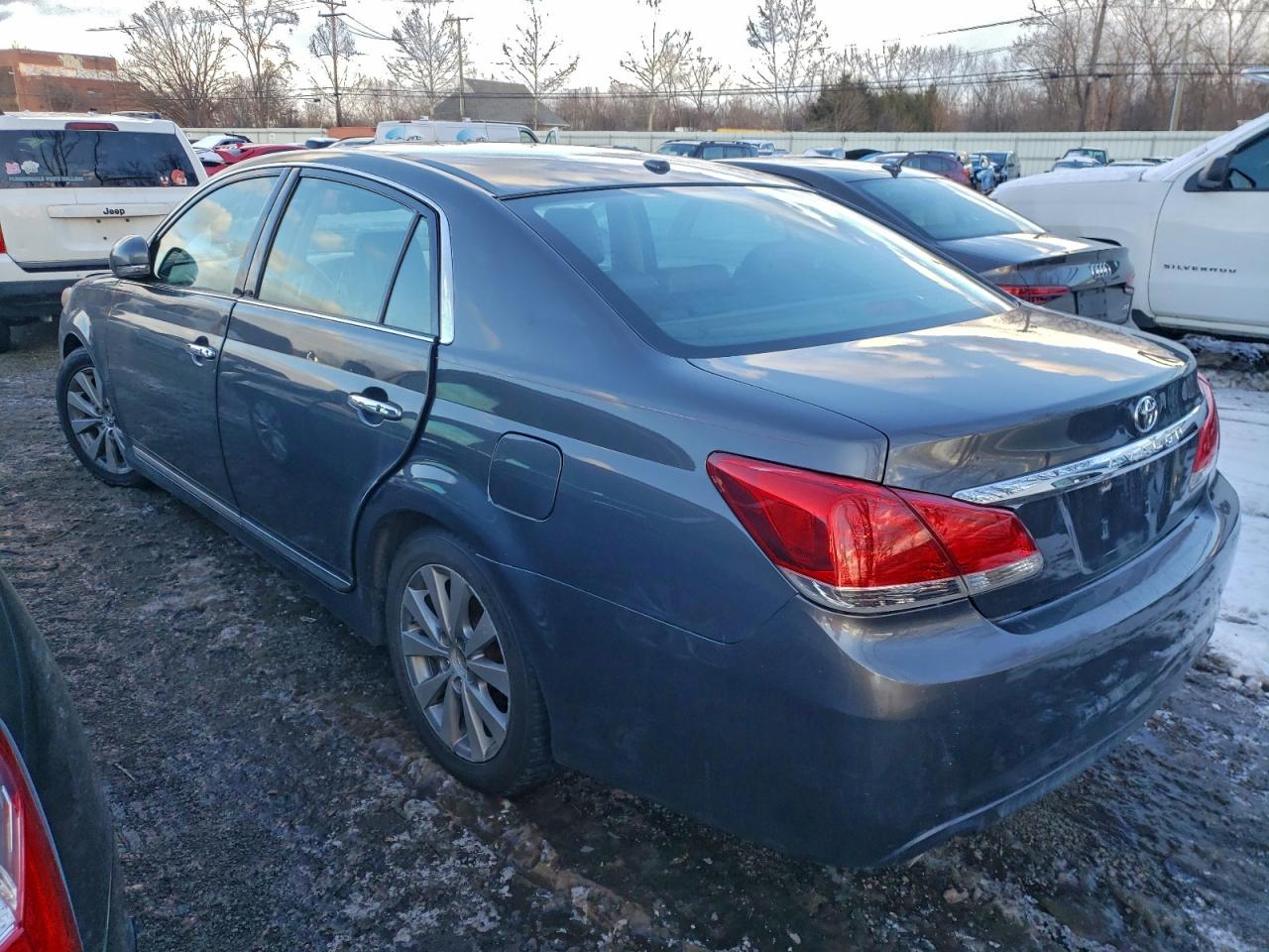 Toyota Avalon Base Image 2