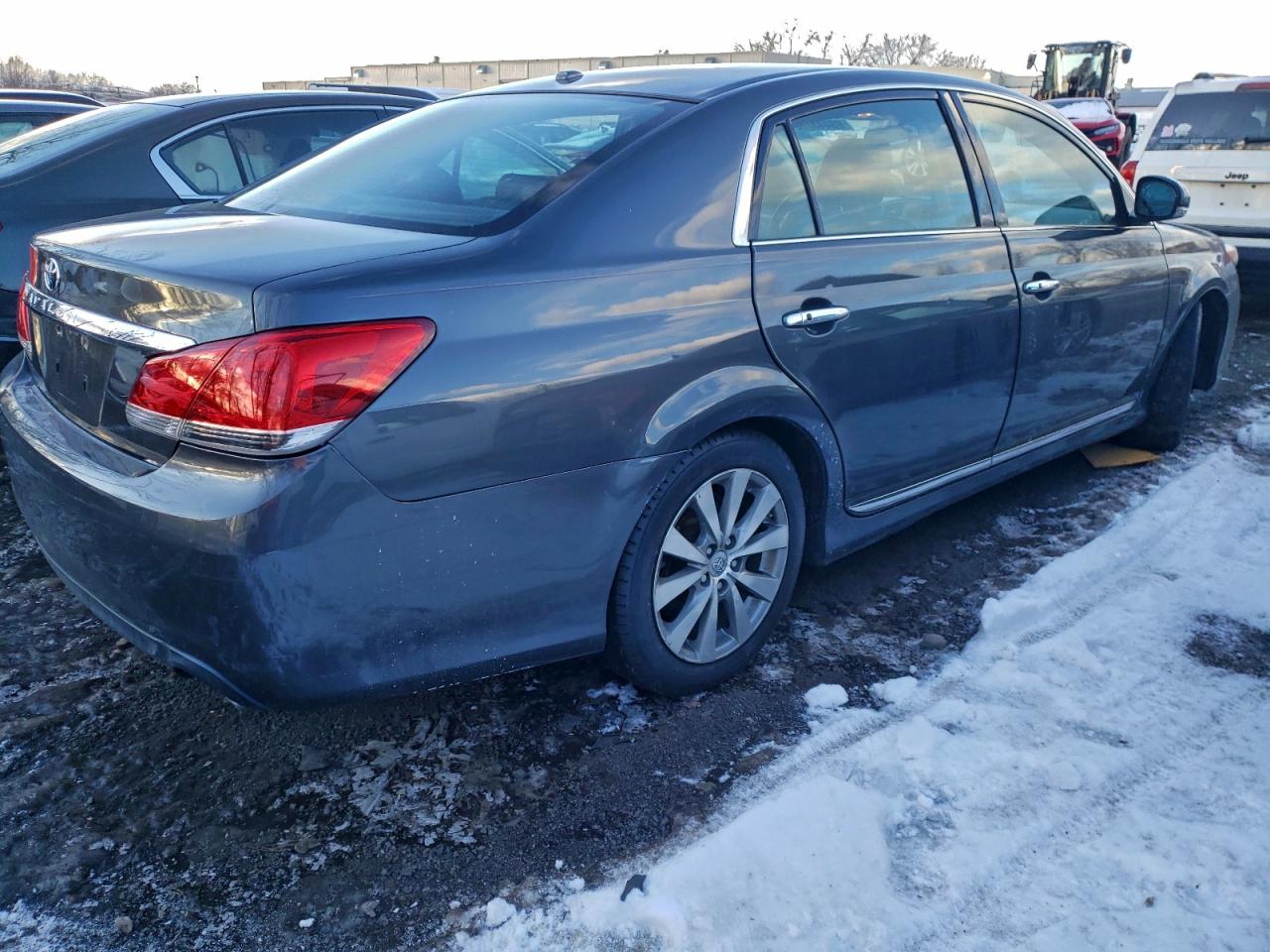 Toyota Avalon Base Image 7