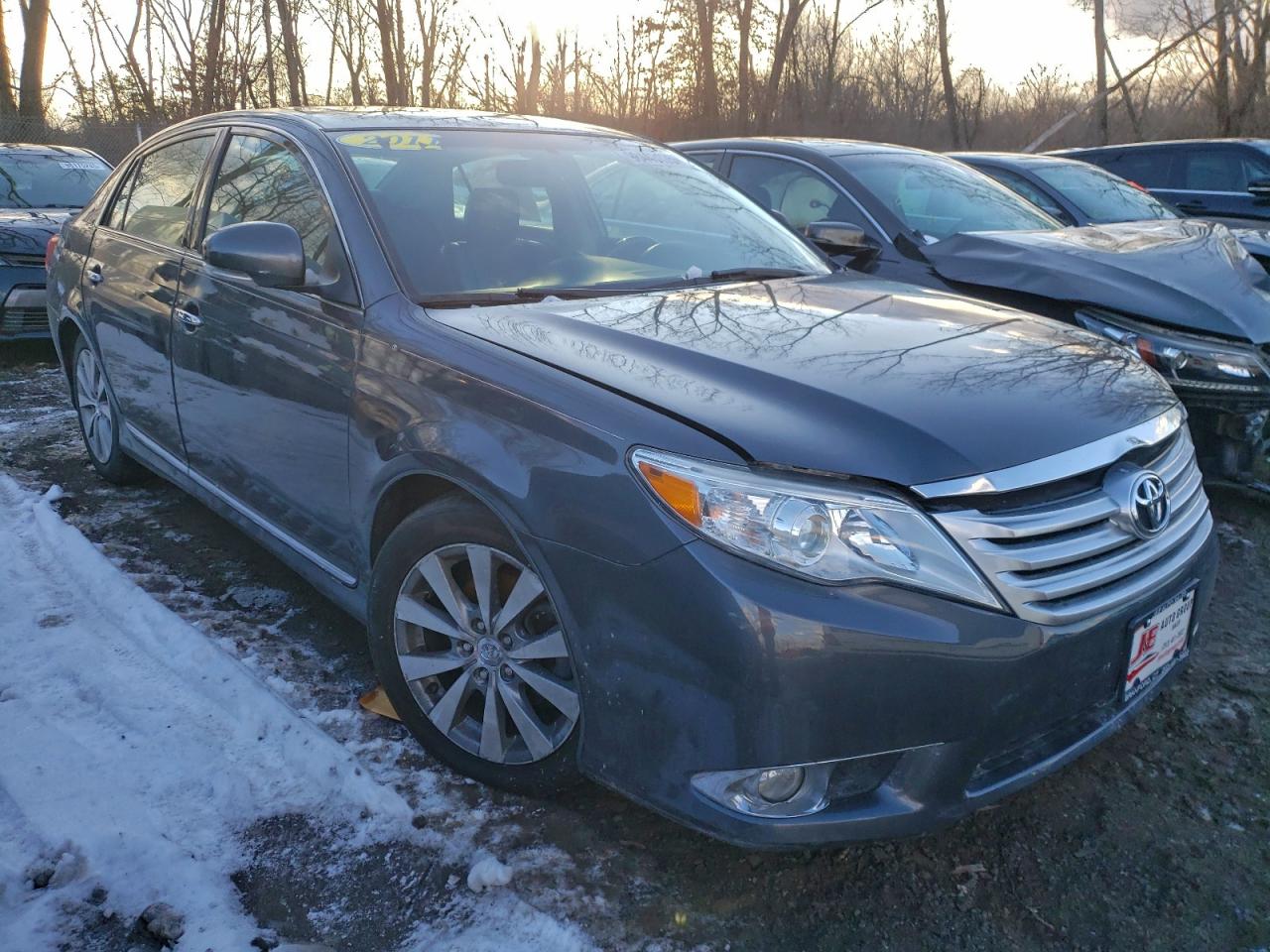 Toyota Avalon Base Image 3