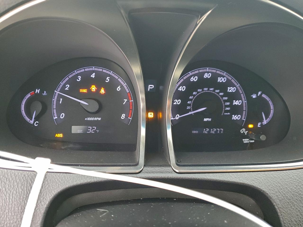 Toyota Avalon Base Image 9