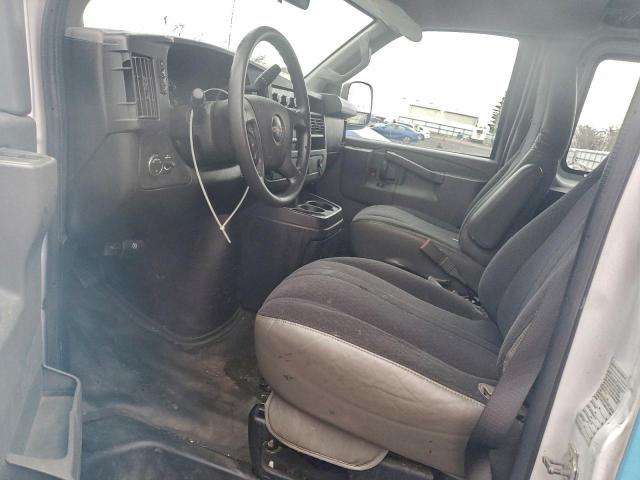 GMC Savana G2500 Image 13