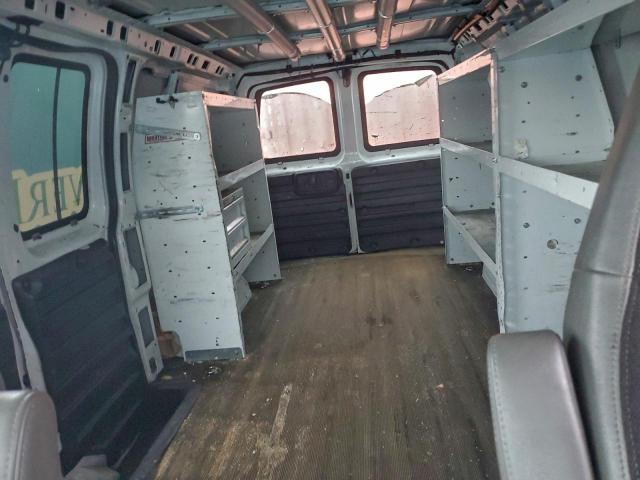 GMC Savana G2500 Image 11