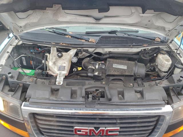 GMC Savana G2500 Image 10
