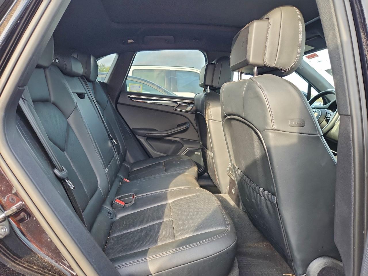 Porsche Macan Base Base Image 9