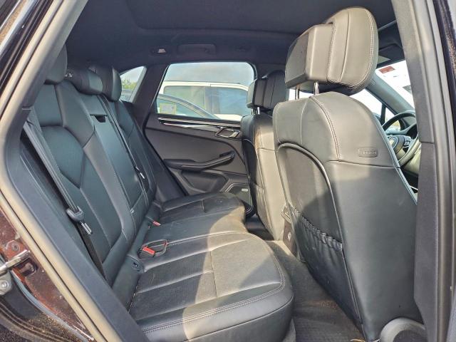 Porsche Macan Base Base Image 9